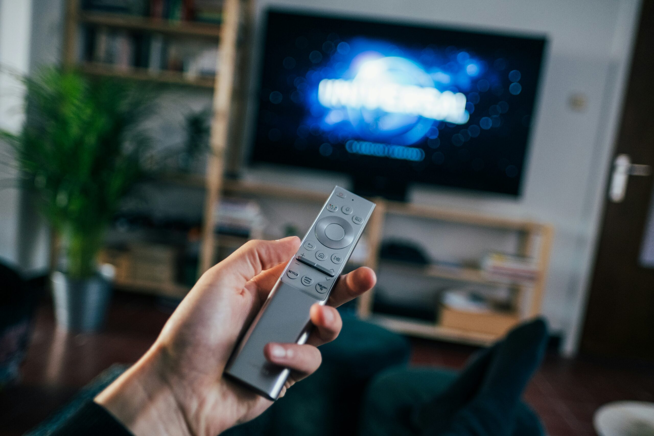 Configuración de Smart TV con Netflix, Disney Plus y conexión WiFi